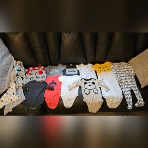 Boys Clothes Lot. 3 - 6 M, 6-9 M Baby Bodysuit Set - Red, Gray, White, Yellow